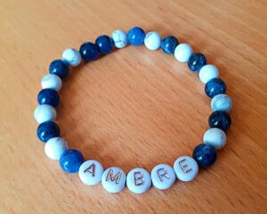 Bracelet prénom personnalisé enfant ou adulte pierre naturelle howlite sodalite Avellana